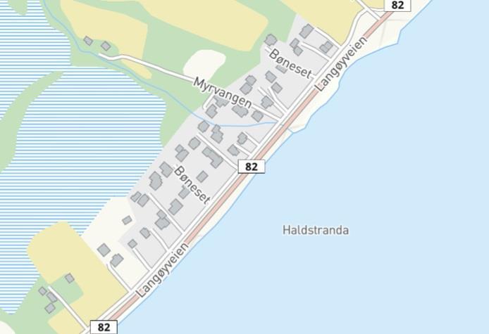 Område på Haldstranda der kommunen planlegger oppsamling av avløpsvann. - Klikk for stort bilde